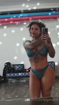christymack - horny and bored 🥵