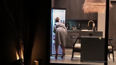 madison420ivy - When the red lights turn on… you know it’s about to go down…