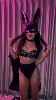 erzabelx - I wanna be all up in your lap doing this🖤