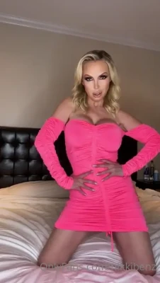 nikkibenzfree - Heavy cream chug and chat 💬