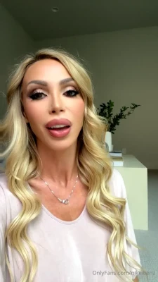 nikkibenzfree - Marry xmas everyone. Today is a special day so all my fans deserve a