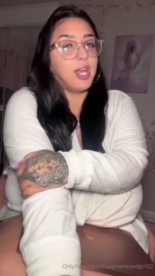 thatgreeneyedgirl22 - so jiggly