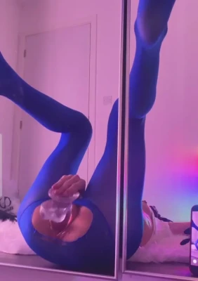 ellexxaurus - I'm editing but falling asleep so new vid tomo