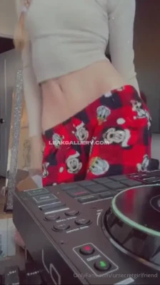 ursecretgirlfriend - feeling cheeky 🍑