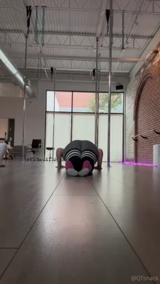 qtsnack - Who wants to watch and hear me cum ??