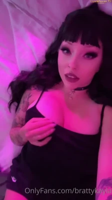 brattykayla666 - Can I help you with that morning wood baby? You want me to suck it or