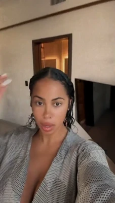 yasminelopez - I'm feeling a little naughty and teasy... I may take a few more pics!