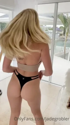 jadeold - Tits on the way to the gym, and a little leg extension at the gym 😁