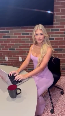 scarlettkissesxo - Your POV before I sit on your cock 🥺