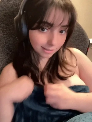 curvyana_prem - I love being a good girl servicing this big cock xx