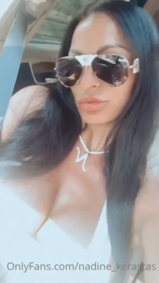 nadine_kerastas - Torni a casa da lavoro e trovi me così con questo intimo rosso che
