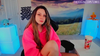 izzy_xx - Would you guys be interested in watching me suck off my toes? :O