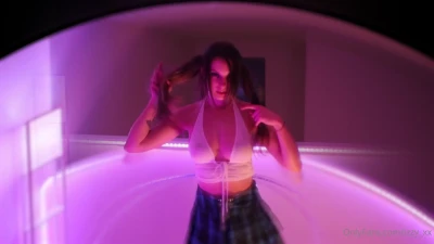izzy_xx - Don't forget babes, I have a custom content sale going on right now!