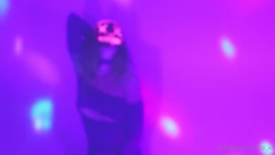 izzy_xx - Want to replace me new dildo? Clip