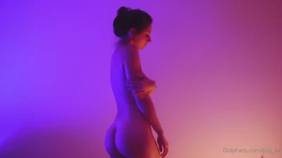 izzy_xx - My milkers are so big 💦 Cum here and taste them, babe 🤭