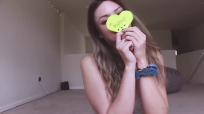 izzy_xx - I love having my own place and my own space to be as naughty as I