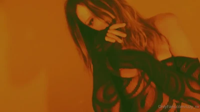 izzy_xx - The though of people getting off to my posts always turns me on😈