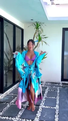 ayumianime - Getting frisky in the elevator 😏🤫