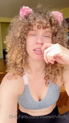 vibewithmommy - Wanna Dirty talk?😈 Hit me up in my DMs!