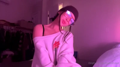 thisbicthdied - I hope you are having a lovely day! 🥰 Leave a like if you like my