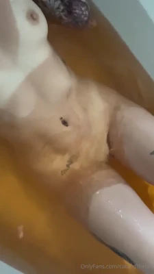 catandthebat - A little slo-mo shaking before I went to bed last night 😏