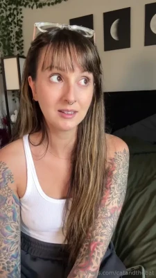 catandthebat - Come and lick my feet... place your huge cock between my oiled feet