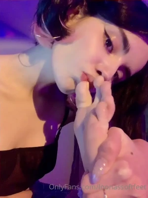 loonassoftfeet - sometimes i’m really in the mood for a facial and i have to take