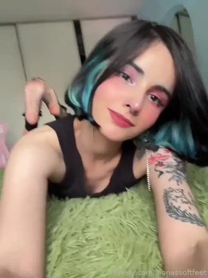 loonassoftfeet - I have two holiday gifts for you 🎁