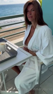 sexymilfmary - Throwback Thursday brings you THREE packages in your DM’s:  1) the