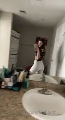 leahgotti___ - debates graduation porn (enjoy the Ember derp face)