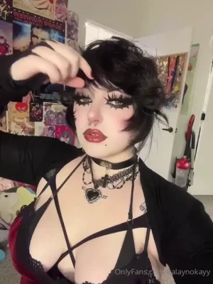 kalaynokayy - My locked clit fits well under any tight and tight female