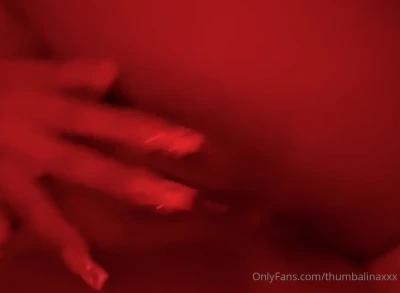 thumbalinaxxx - Yummy girl❤️Wanna bite?❤️