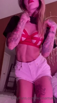kennamatta - FUN N THE SUNN 😏☀️ should I make a jerkoff in pool video? 🫣