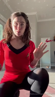 naomiwildman3 - i’ll suck on your fingers after they’ve been in me <3