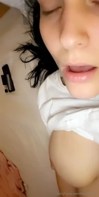 favcunttvx - @lecettee giving you a little show 😉