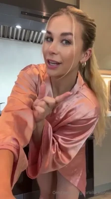 gabriellemoses - Babes! It’s Friday! Cum get freaky with me. 😈👅💦