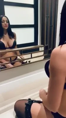 audreybitoni - Please stop sending me unwanted d!ck pics, if you want me to rate
