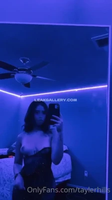 taylerhillss - Hast du Lust mit mir zu chatten? 😈  Do you want to chat with me?
