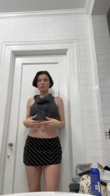 lanarhoades - @thedutchessmal is such a good girl letting us play with her pussy