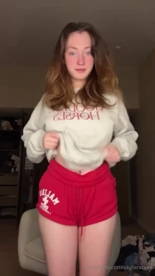 lissaaires - Uploading a butt shaking video right now for you guys part 1