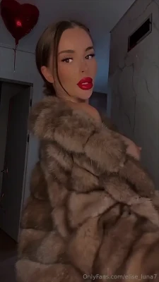 lissaaires - Vídeos   Tener pijama nuevo y querer lucirlo poniéndome un poco