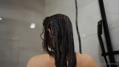 t4rlady - Baths are relaxing✨💞 I’m moving soon! So I’m excited to have