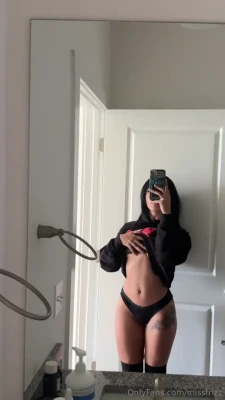 missfrizz - My huge tities always win 🫨💅💙 getting smashed, trampled and