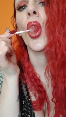 lady_onyx - Just picked up that last drop I shot far onto the floor. And check