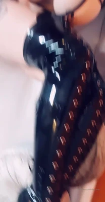 lady_onyx - Got a request to crawl on my hands and knees. Like the rear view?