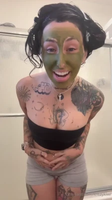kreaykiwi - got a little wild in the shower 🍑 💦   (personally this is my