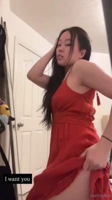darlingboo - Short skirt no panties hehe 😜