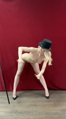 annadelos - What I like to wear on a first date