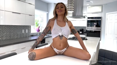 sabrinabanks - I look sweet but I’ll rock your world 😈