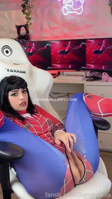 demon_mika - Manyvids 50% off code - veg1396